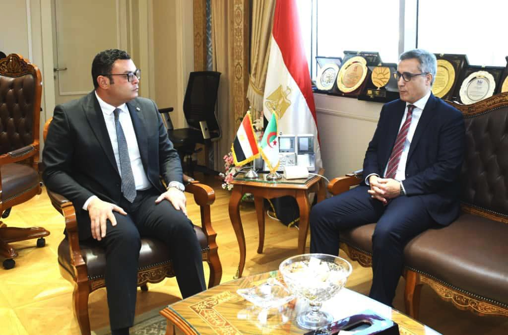 هذه أهم موضوعات مائدة وزير الإسكان وسفير  الحزائر