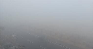  شبورة كثيفة تضرب الطرق خلال ساعات.. وتحذيرات عاجلة للسائقين