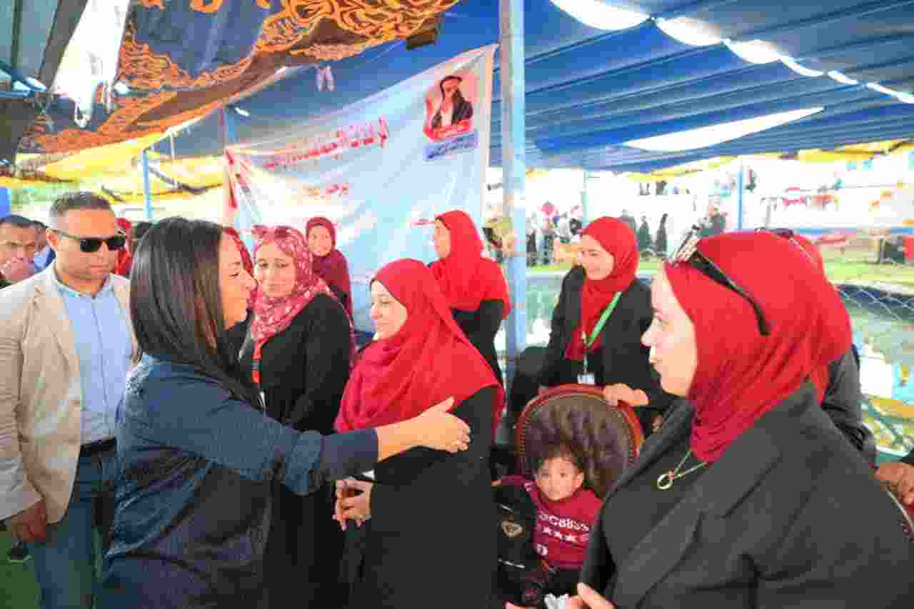 وزيرة التضامن توجه باستصلاح 5 آلاف فدان وزراعتها بالنخيل بالوادي الجديد
