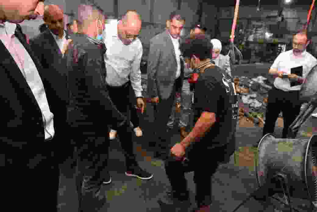 وزير العمل يقود حملة تفتيش موسعة.. ومحاضر فورية لهذه المصانع