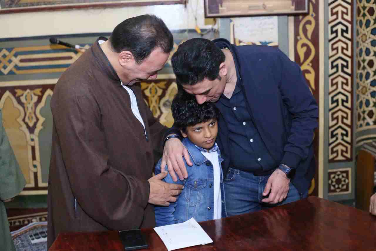 نائب محافظ سوهاج يعزز دور المساجد في تنمية الوعي الديني ويكرّم حفظة القرآن ببلصفورة