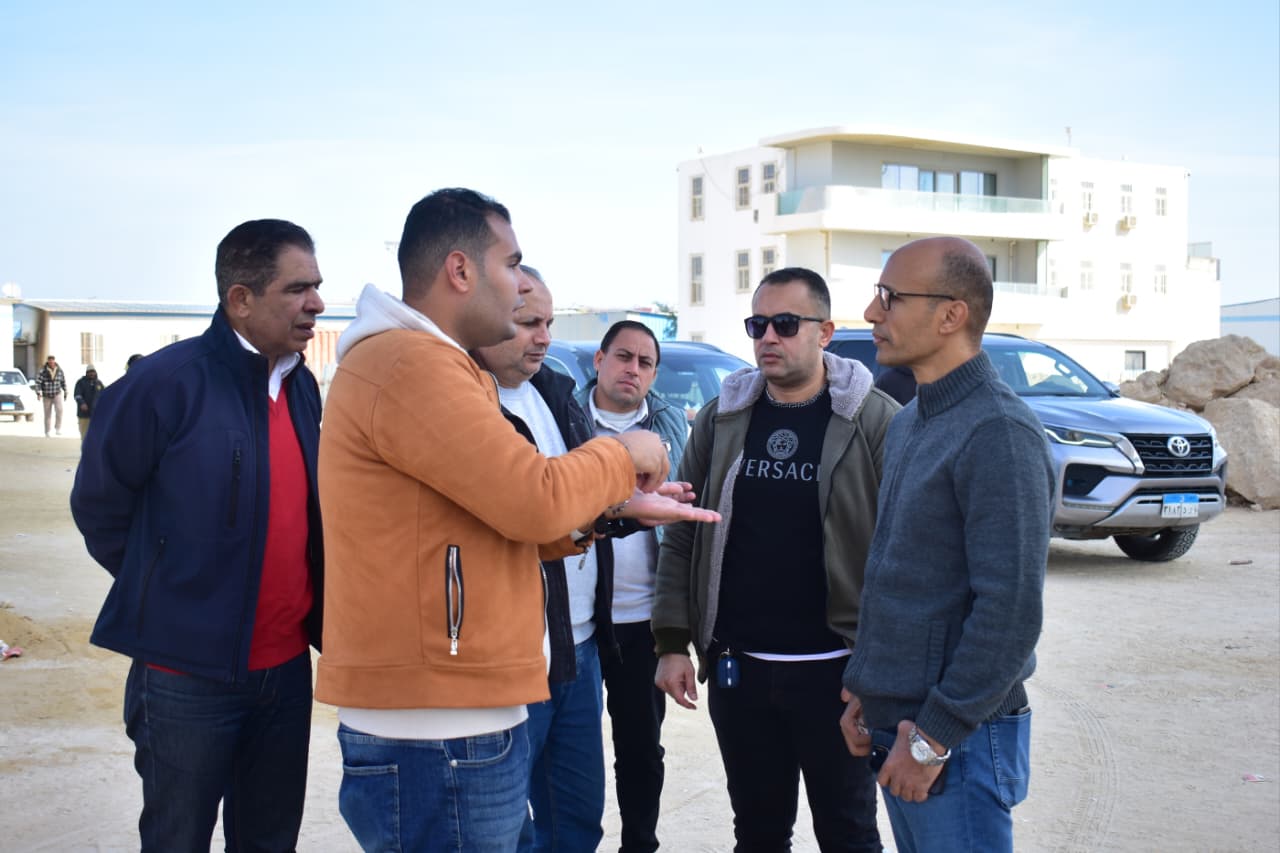 وفد من الاسكان يتفقد مشروعات المرافق القومية بالعلمين الجديدة