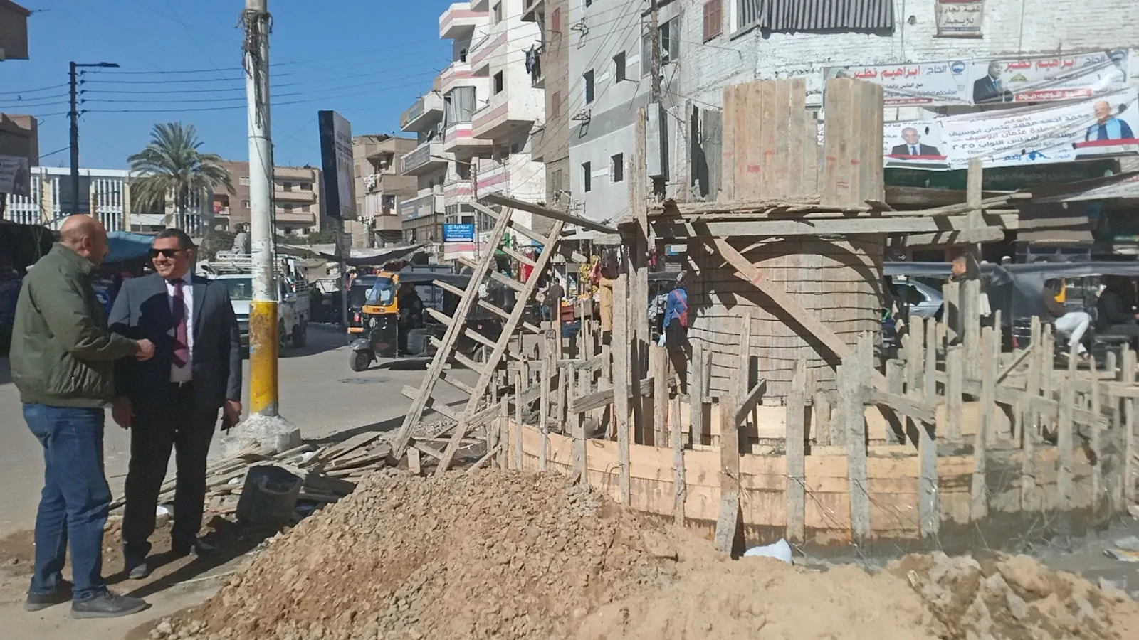 إزالة التعديات بقرية نزالي جانوب بالقوصية تمهيدًا لرصف شارع المحطة وتشغيل الصرف الصحي