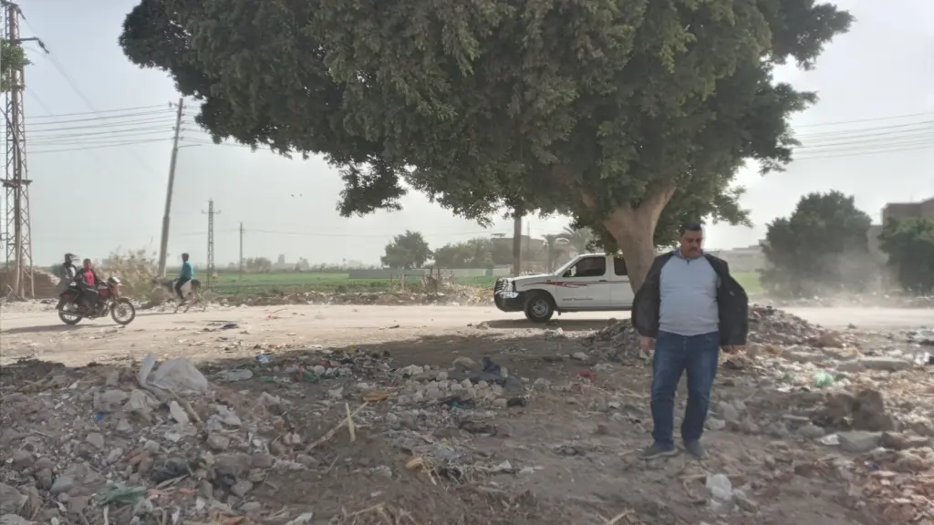 رفع أكثر من 5آلاف طن مخلفات من طريق السلخانة بالقوصية