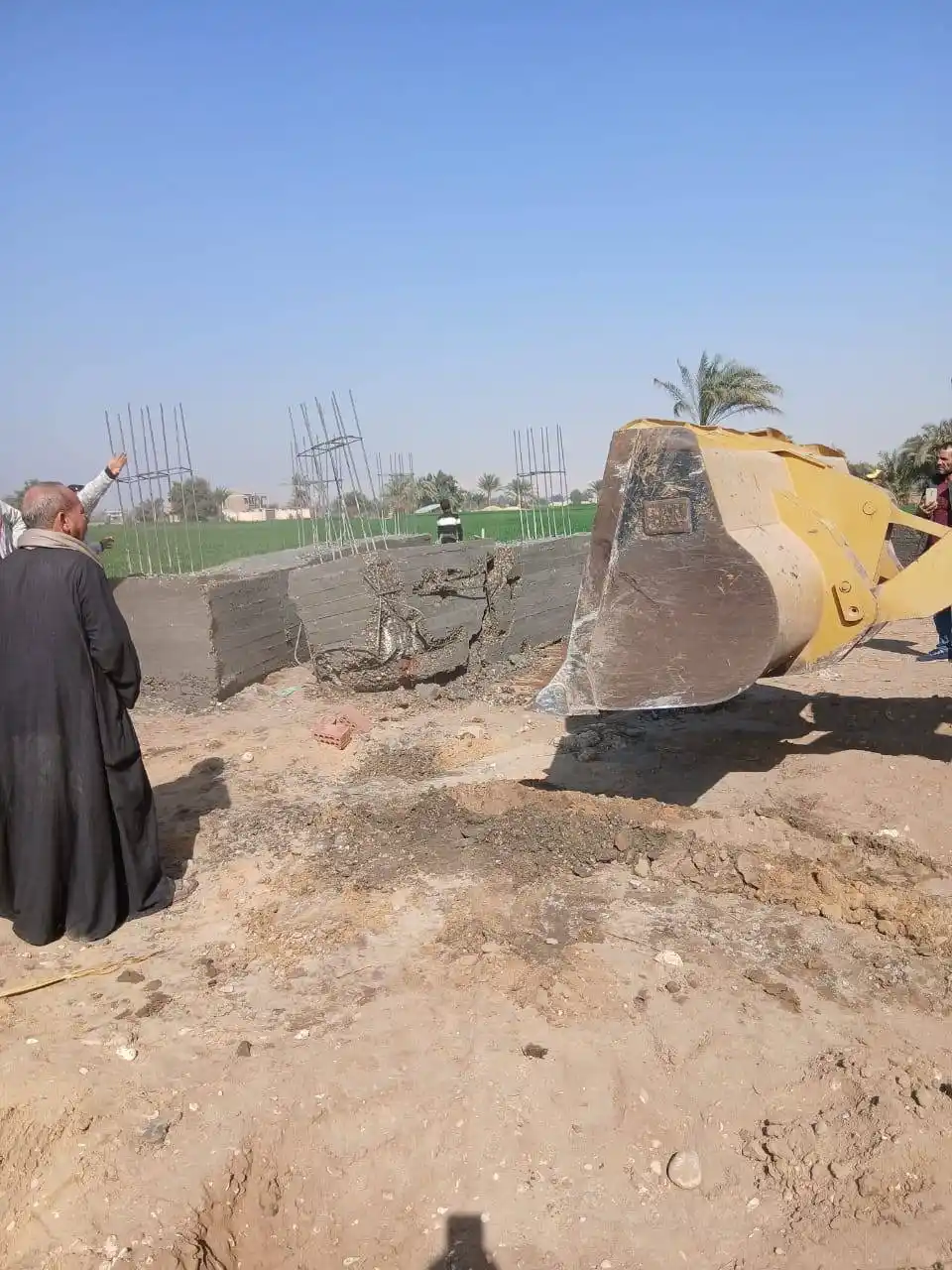 إزالة 47 حالة تعدٍ واسترداد 9 أفدنة بأسيوط خلال حملات مكبرة