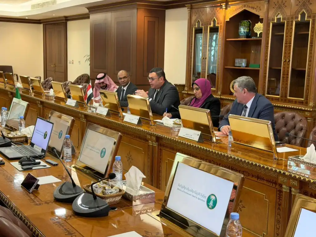  وزير الإسكان يبحث مع أحد وزراء السعودية تعزيز التعاون في تحلية المياه ومشروعات مياه الشرب