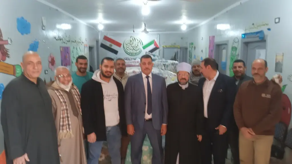 رئيس مركز ومدينة القوصية يشارك في توزيع أكثر من500 لحاف وبطانية بالجمعية الشرعية