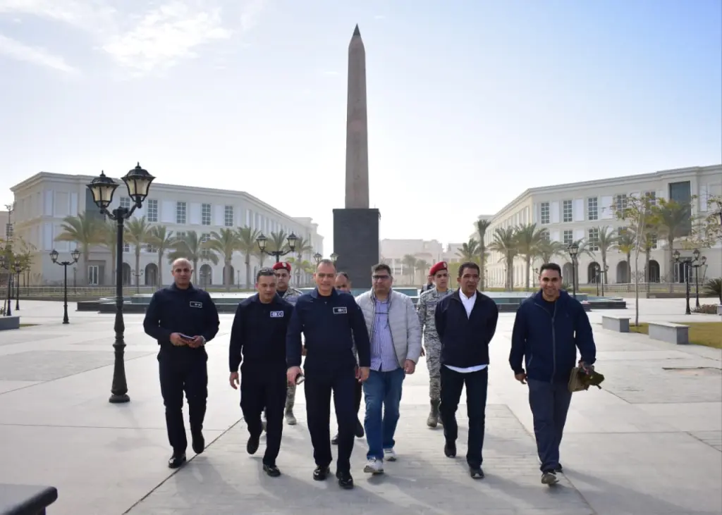 رئيس جهاز العلمين الجديدة يستقبل قائد المنطقة الجوية الغربية ويستعرض جاهزية مركز المؤتمرات بالمدينة التراثية