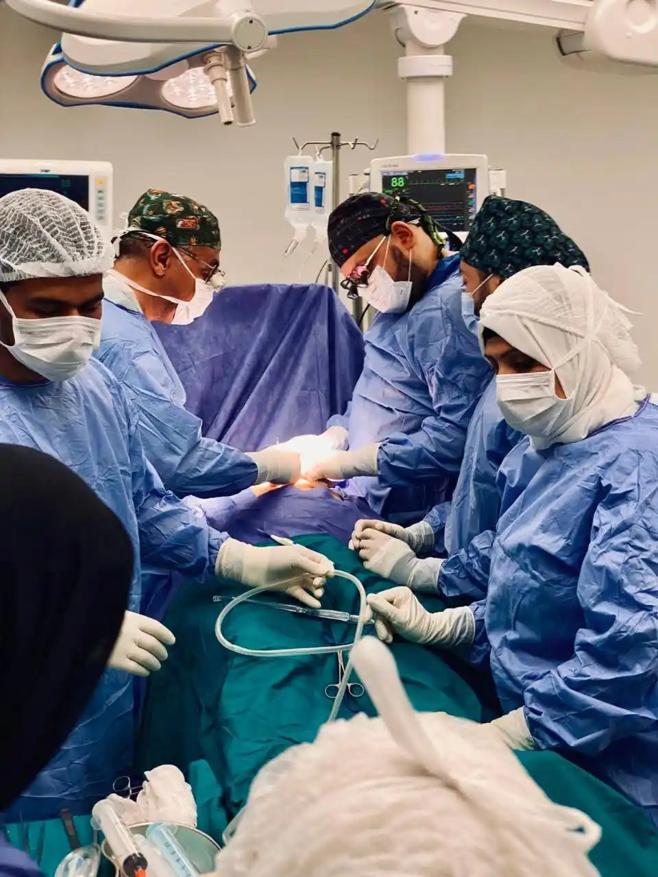 سابقة هي الأولى من نوعها.. نجاح أول عمليتي قلب مفتوح بمستشفى منفلوط  بأسيوط