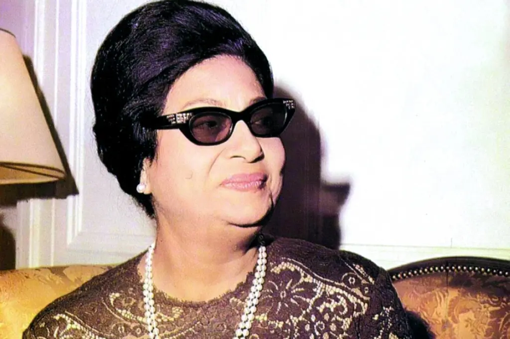 ليست موضة.. السر الحقيقي وراء نظارة كوكب الشرق السوداء