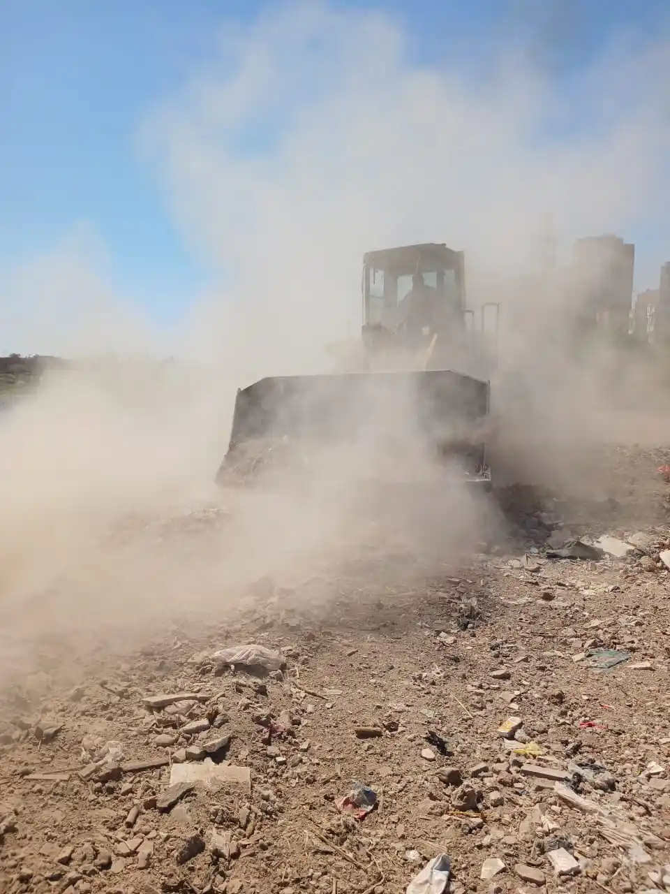 رئيس مركز القوصية يتابع ميدانيا أعمال النظافة ويرفع درجة الاستعداد لتحسين الخدمات