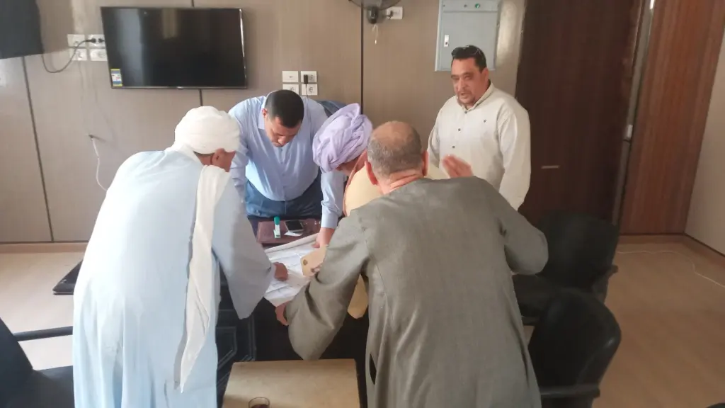 رئيس مركز ومدينة القوصية يستقبل شكاوى المواطنين ويتابع أعمال النظافة بقرية بني هلال
