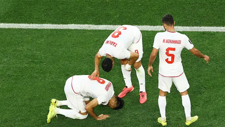تعادل إيران ونيوزيلندا يشعل صراع مجموعة منتخب مصر