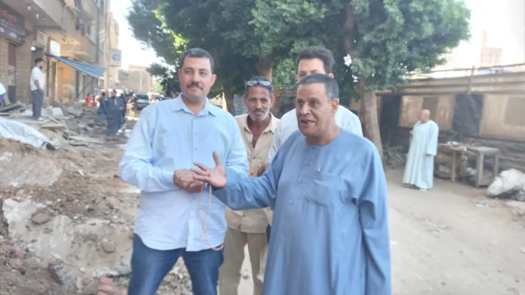 رئيس الوحدة المحلية بالقوصية يختتم مهام عمله بحملة ميدانية لإزالة الاشغالات بشارع النفق