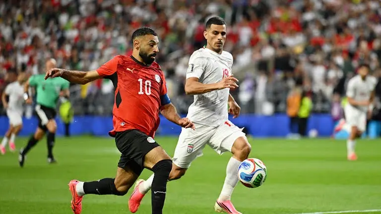  الصحفيين تتحول إلى مدرج جماهيري لمساندة منتخب مصر أمام الأرجنتين.. 342 جائزة و5 شاشات بمبنى النقابة