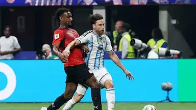 فيفا: الأرجنتين تقلب تأخرها أمام مصر إلى فوز درامي وتحجز مقعدها في ربع النهائي