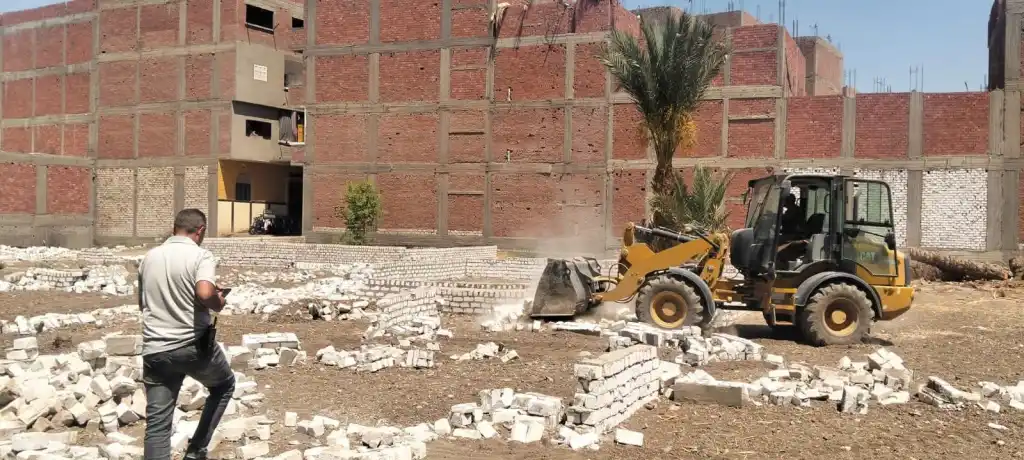 إزالة 20 حالة تعدٍ على الأراضي الزراعية بأسيوط
