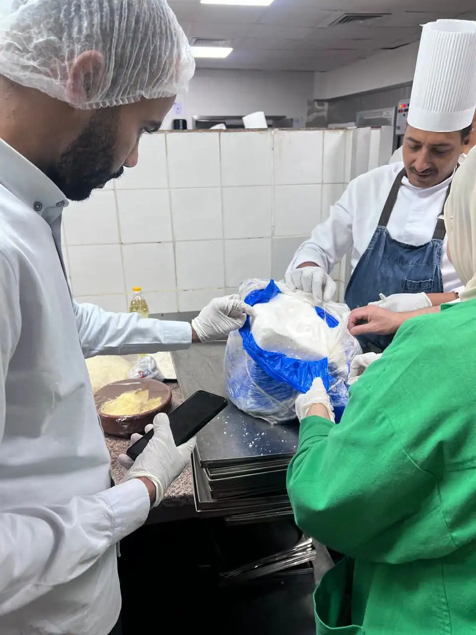 إعدام أغذية غير صالحة للاستهلاك خلال حملة لسلامة الغذاء على الفنادق والمطاعم