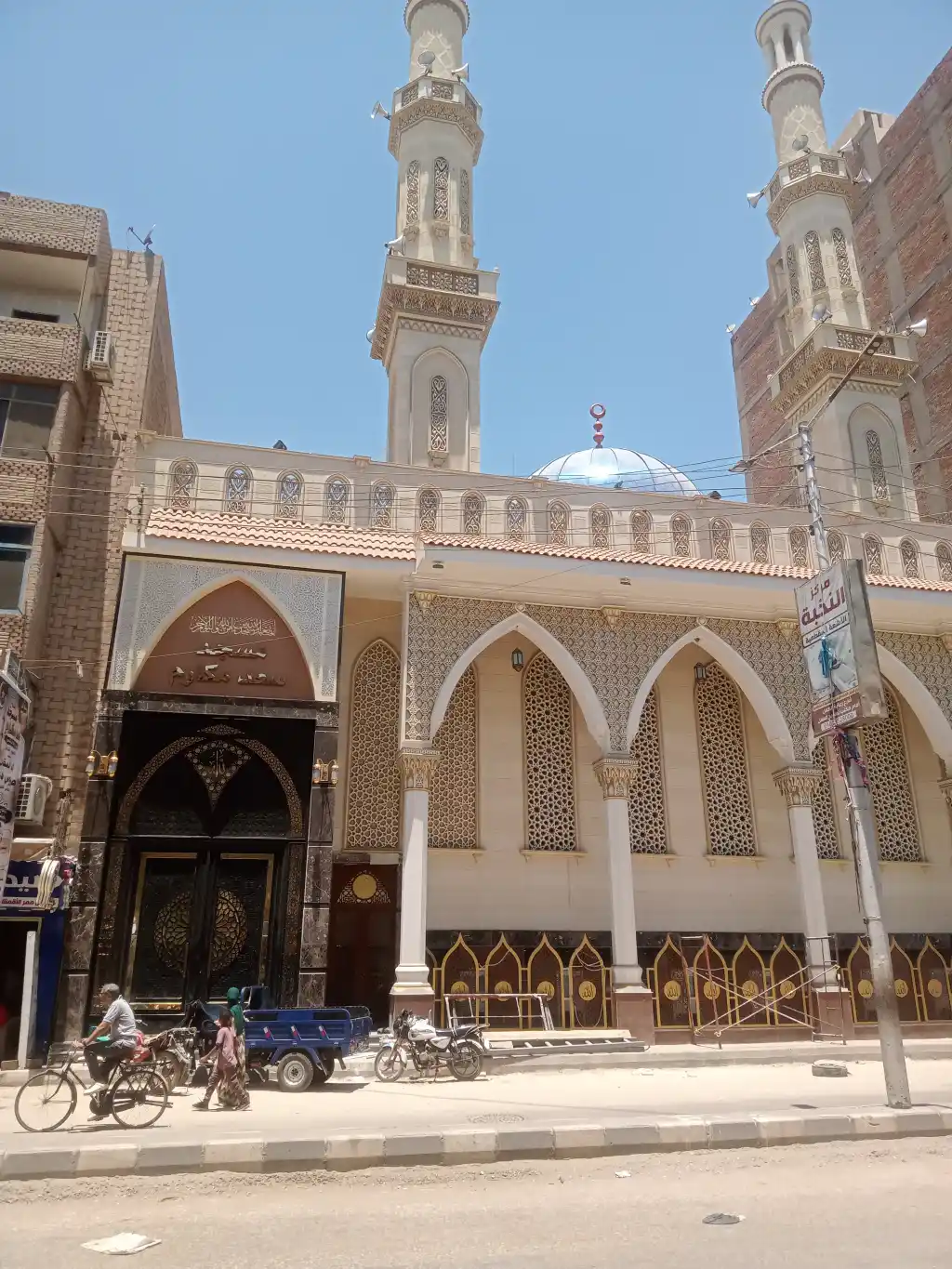 مسجد سعد مكارم بالقوصية يتزين لاستقبال المصلين بعد انتهاء أعمال الإحلال والتجديد