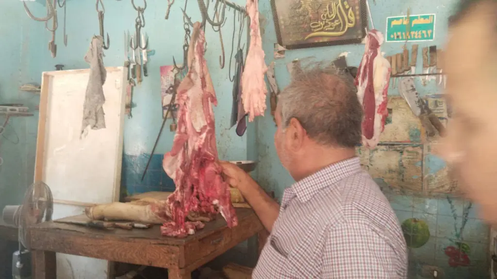 ضبط لحوم فاسدة وإعدام عجل غير صالح للاستهلاك في حملات بيطرية مكثفة بأسيوط