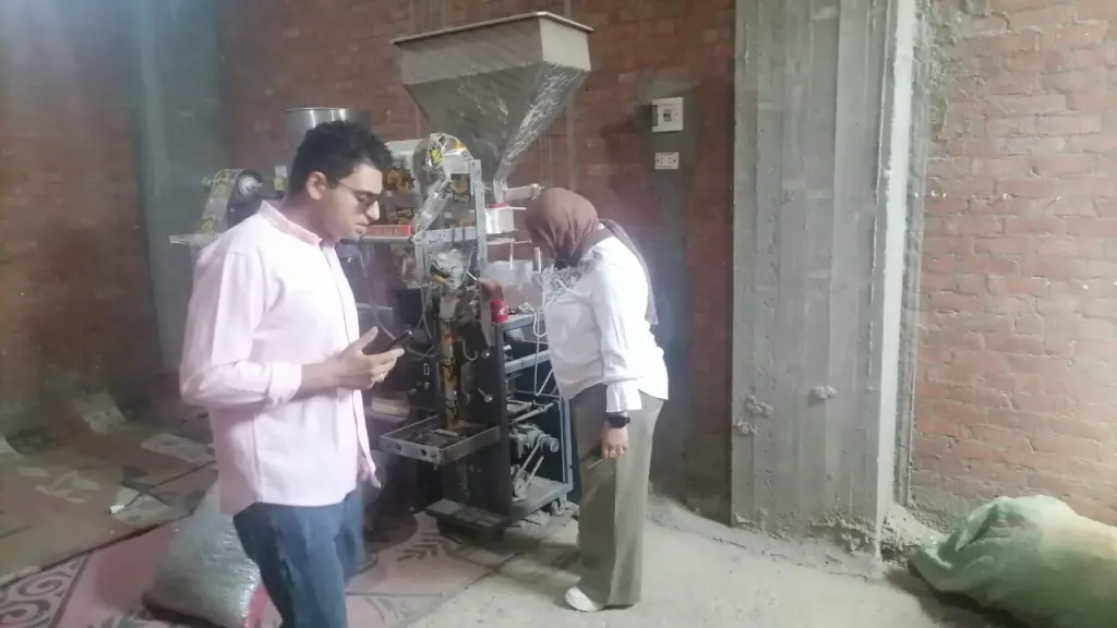  غلق وتشميع مصنع مواد غذائية غير مرخص بالقوصية لاستخدام مواد محظورة