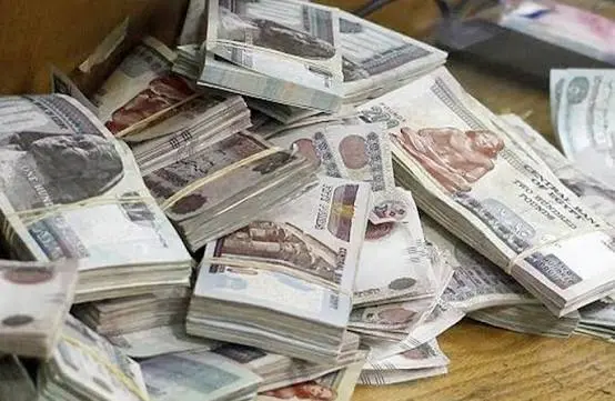 حكم بيع السلع بالتقسيط مع زيادة.. هل يجوز للوسيط شراء التليفونات والأجهزة ثم بيعها بالأجل؟