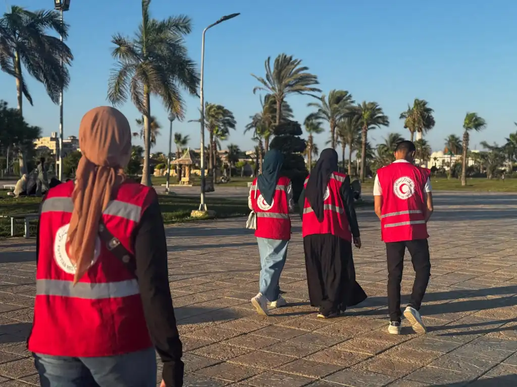  الهلال الأحمر  يطلق حملة توعية ميدانية بالحديقة المركزية في دمياط الجديدة