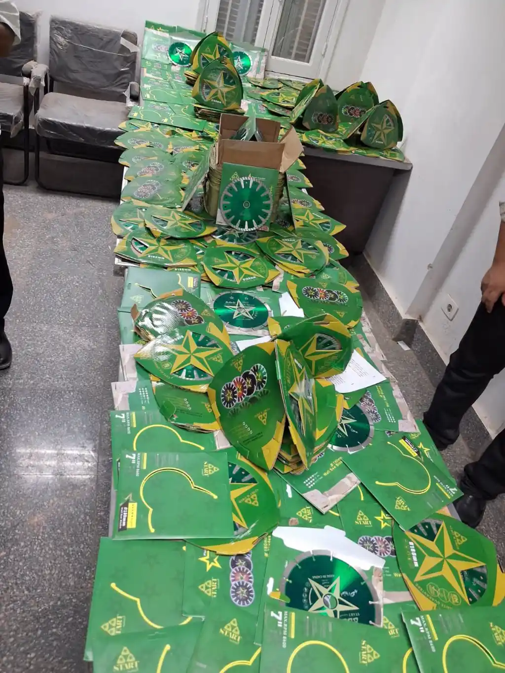 ضبط 284 أسطوانة تقطيع رخام وسيراميك مقلدة في مخزن غير مرخص بأسيوط