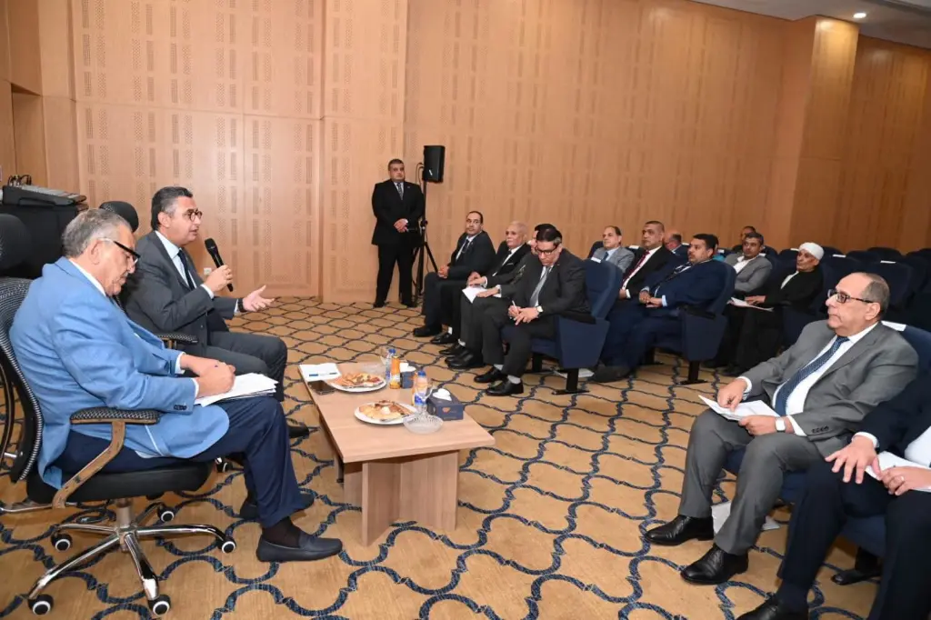  وزير التموين يبحث مع الغرف التجارية تطوير منظومة السلع التموينية وحل مشكلات البدالين ومنافذ «جمعيتي»