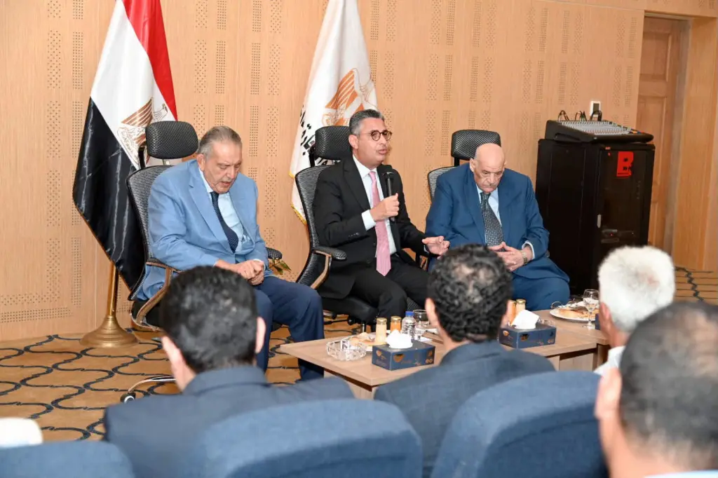  وزير التموين والغرف التجارية والمخابز يتفقون على تشكيل لجنة لدراسة مطالب قطاع الخبز