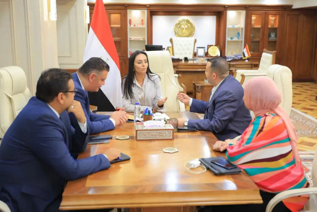 وزيرة التضامن الاجتماعي تلتقي عددًا من النواب لمناقشة ملفات الوزارة واستعراض طلباتهم