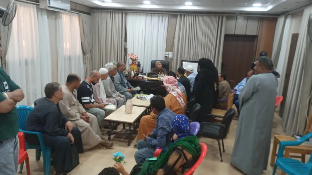 رئيس مركز ومدينة القوصية تعقد لقاءً جماهيريًا للاستماع إلى شكاوى المواطنين ومقترحاتهم