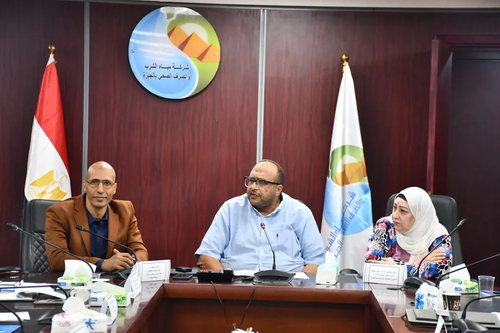 مع توليه المسؤولية.. رئيس مياه الشرب بالجيزة يعقد اجتماعًا موسعًا لمتابعة منظومة العمل