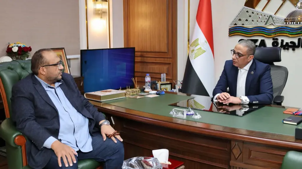 محافظ الجيزة يلتقي رئيس شركة مياه الشرب والصرف الصحي الجديد لمناقشة ملفات العمل والتحديات
